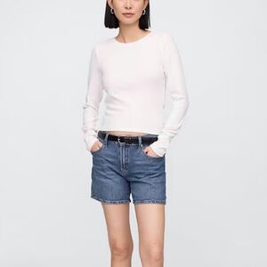 GAP 5” short distressed denim short